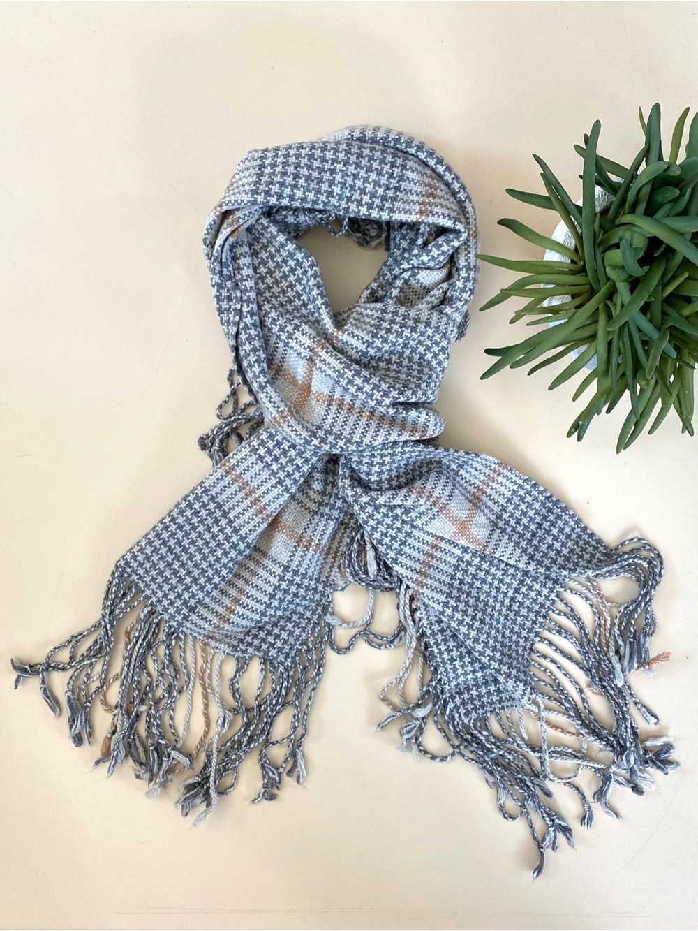 Cozy Houndstooth Fringe Scarf in Light Gray & Tan
